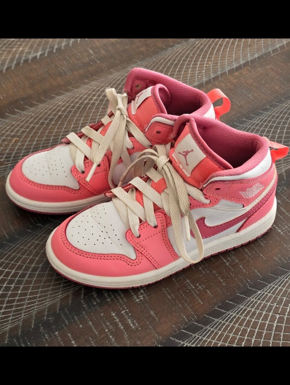 Nike Air Jordan "Strawberries And Cream" sneakers youth